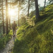 Ein Mann bei einer Wanderung